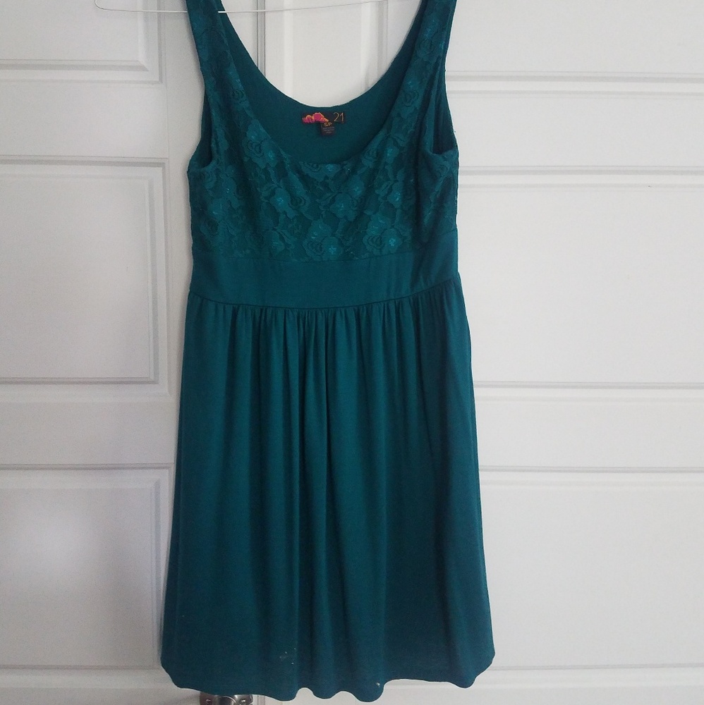 Green sleeveless dress
